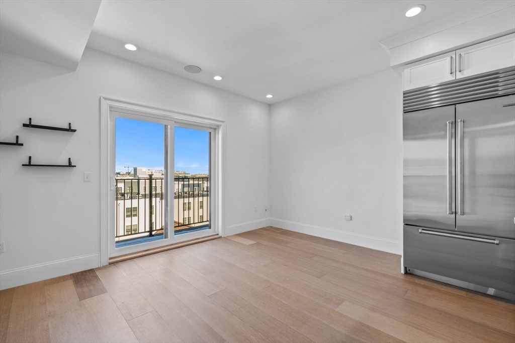 258-260 W 3rd St # 3B