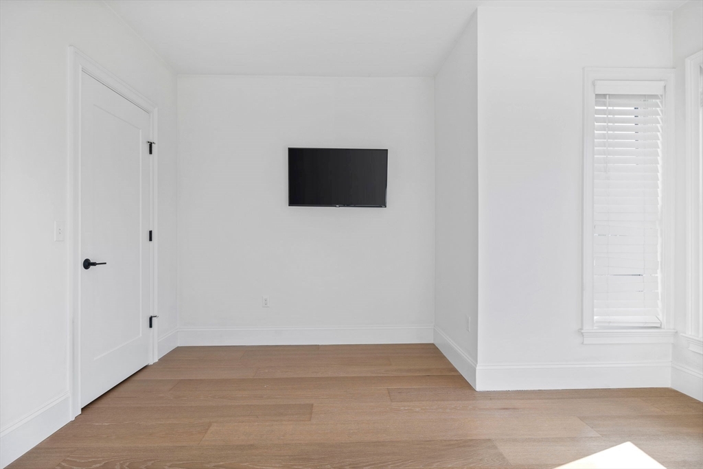 258-260 W 3rd St # 3B