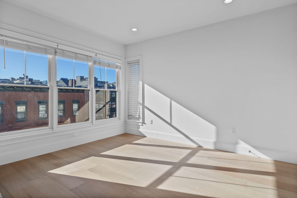 258-260 W 3rd St # 3B