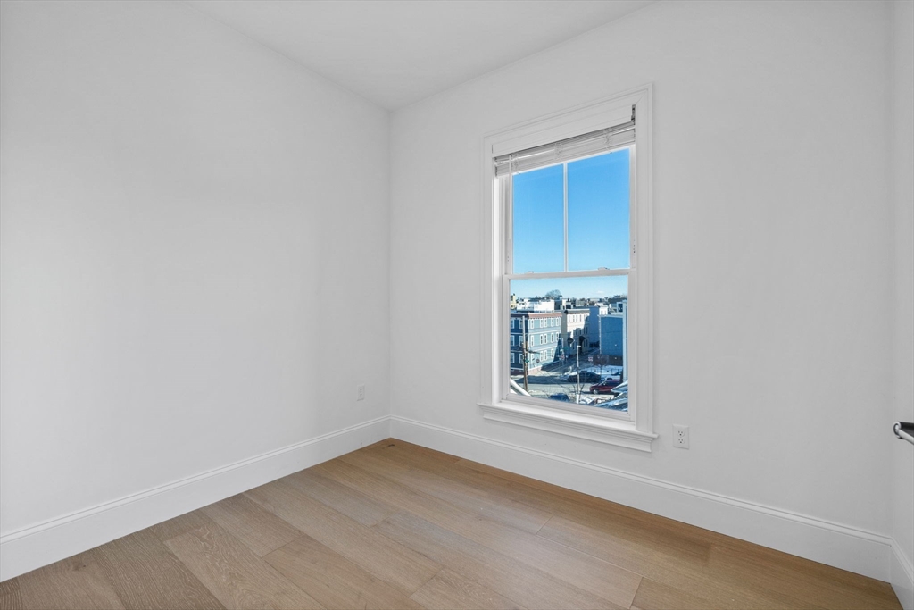 258-260 W 3rd St # 3B