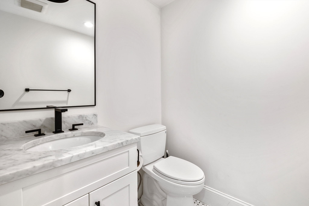 258-260 W 3rd St # 3B