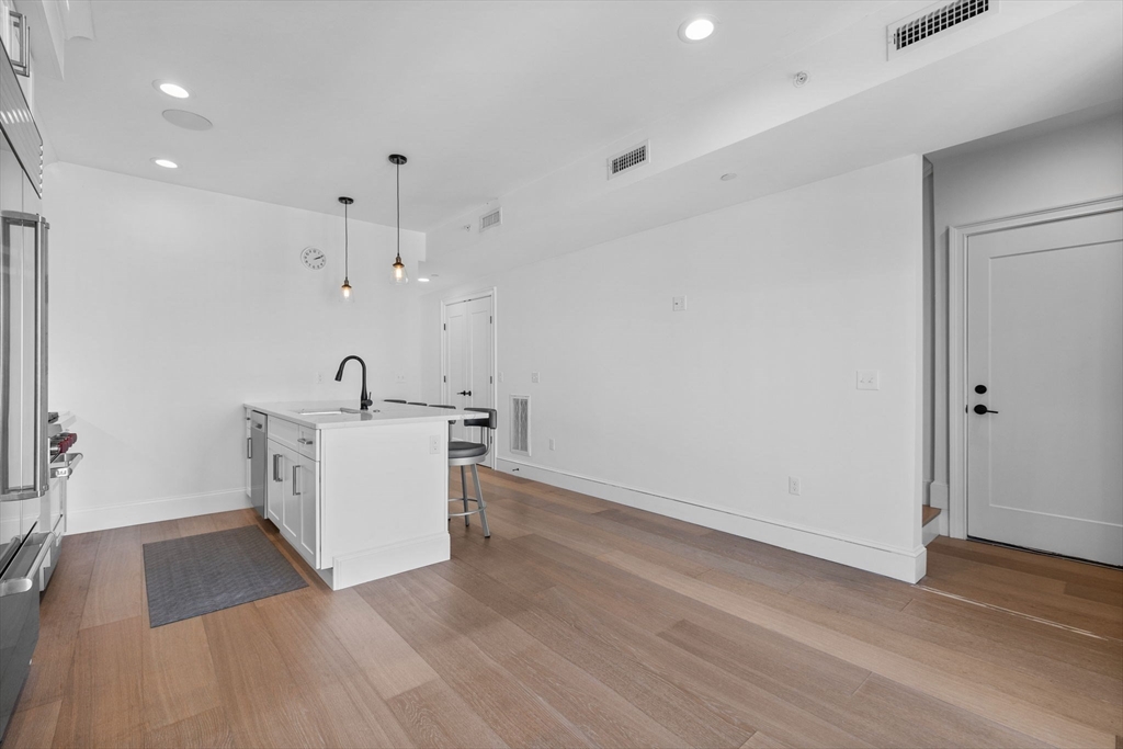 258-260 W 3rd St # 3B