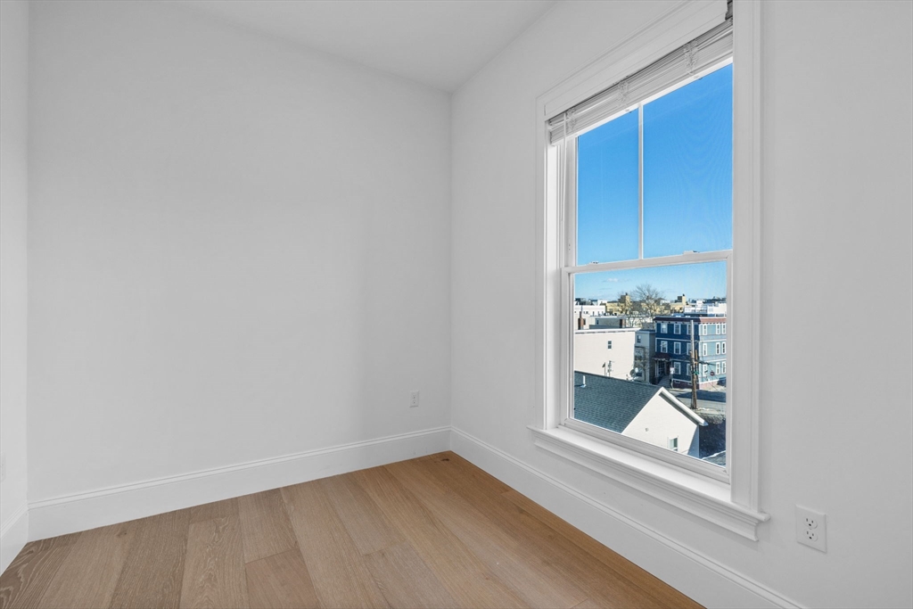 258-260 W 3rd St # 3B