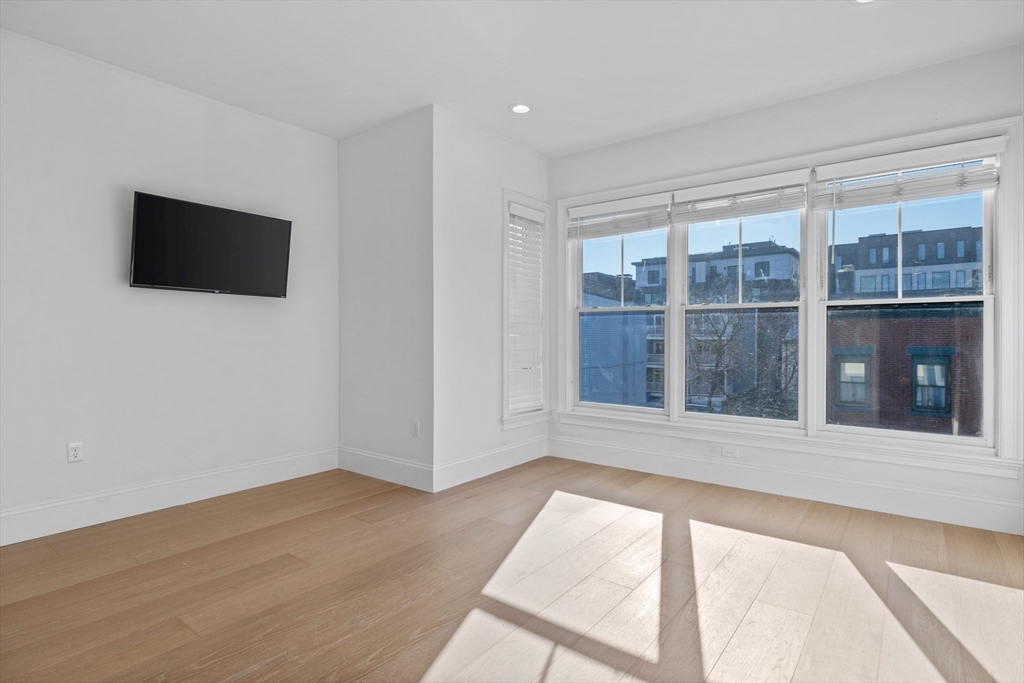 258-260 W 3rd St # 3B