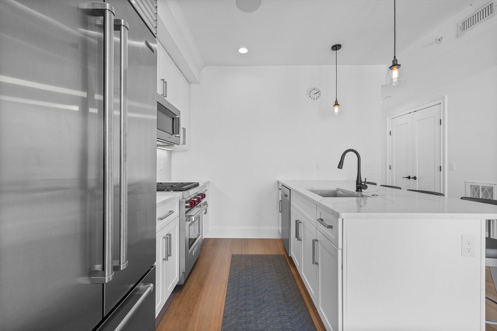 258-260 W 3rd St # 3B