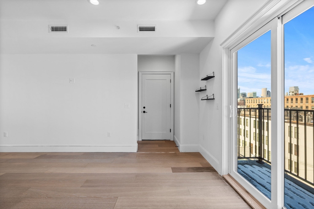 258-260 W 3rd St # 3B