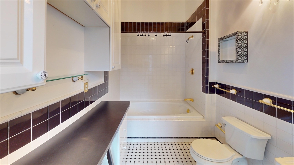 789 East Broadway # 1A