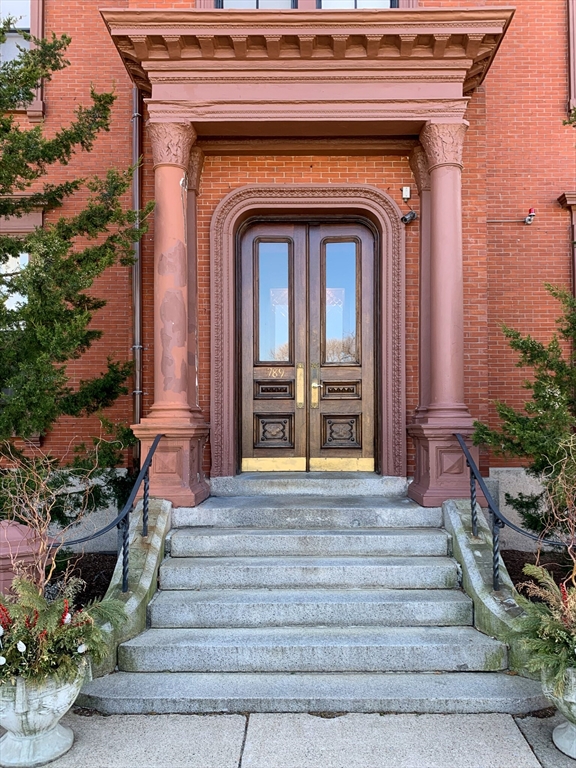 789 East Broadway # 1A