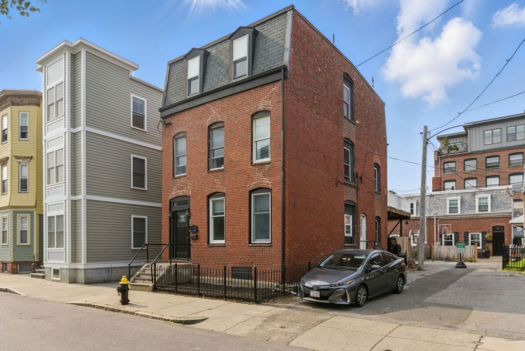 874 E 2nd St