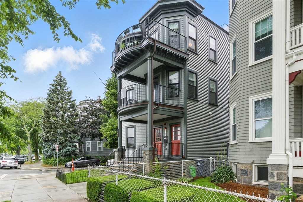 1650 Columbia Rd # 3