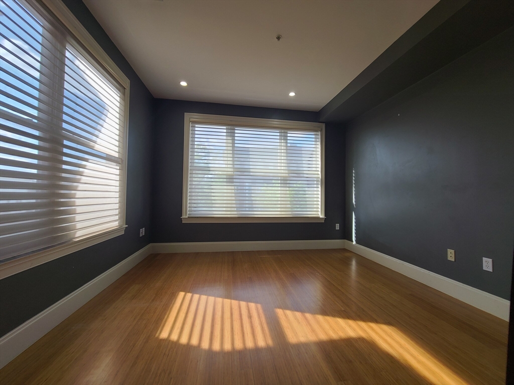 354 Dorchester St # 3