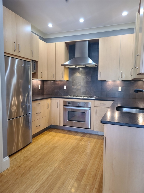 354 Dorchester St # 3