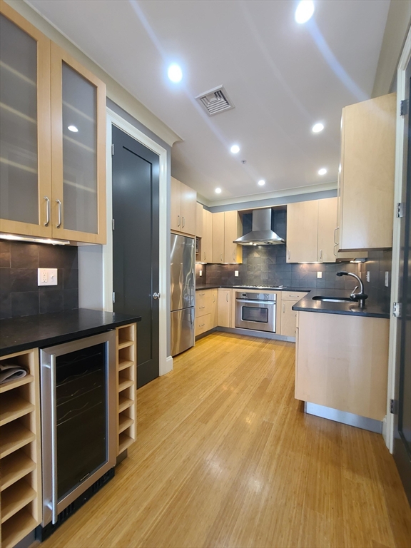 354 Dorchester St # 3