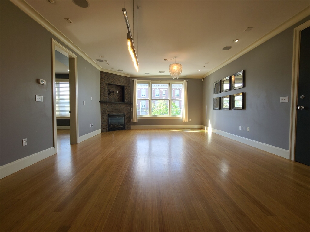 354 Dorchester St # 3