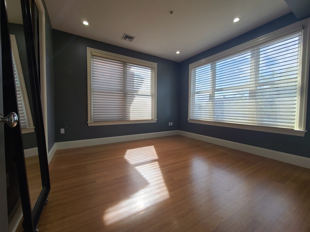 354 Dorchester St # 3