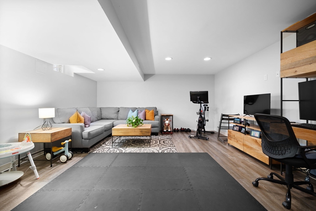 424-430 W 4th St # 428