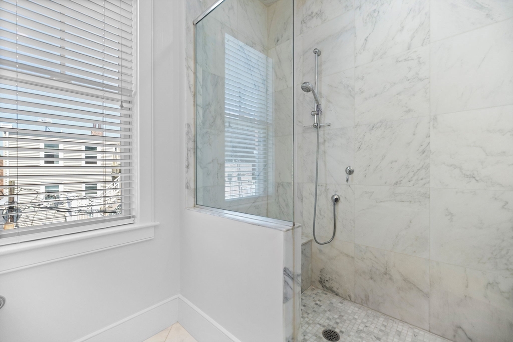 424-430 W 4th St # 428