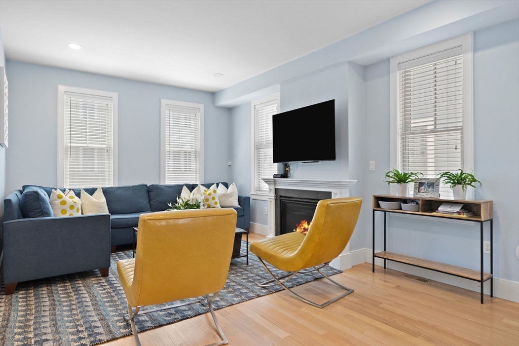 424-430 W 4th St # 428