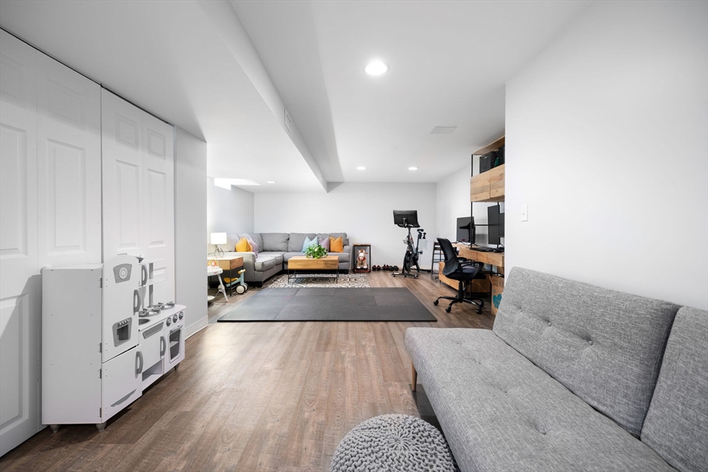 424-430 W 4th St # 428