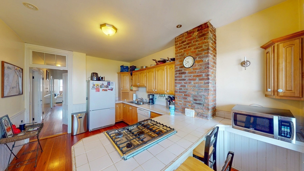 399 E 7th St # 3