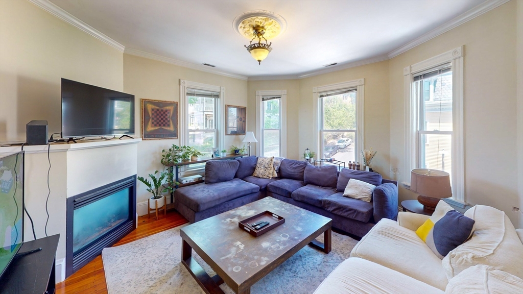 399 E 7th St # 3