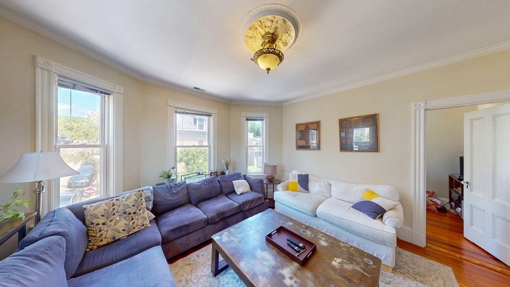 399 E 7th St # 3