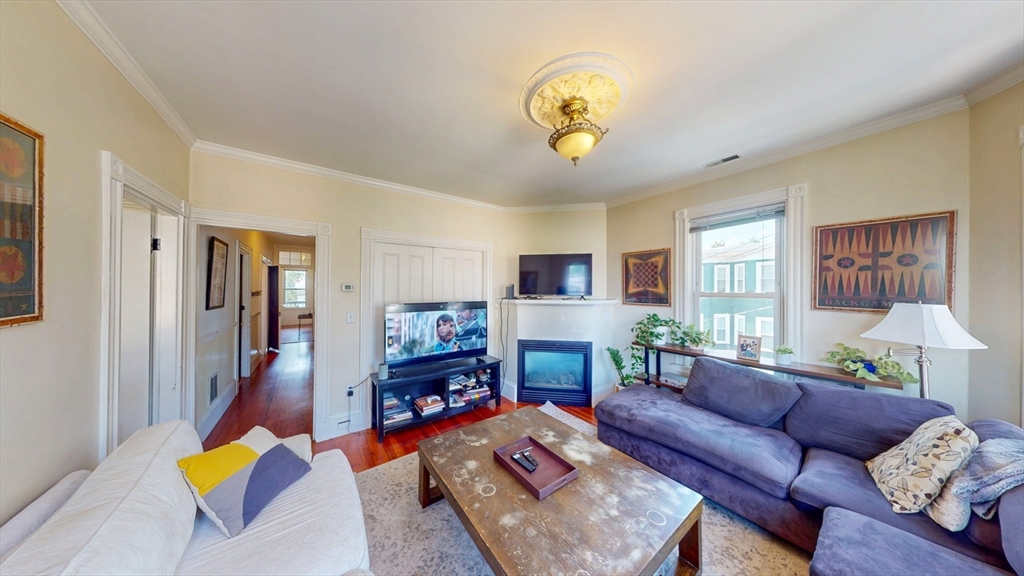 399 E 7th St # 3