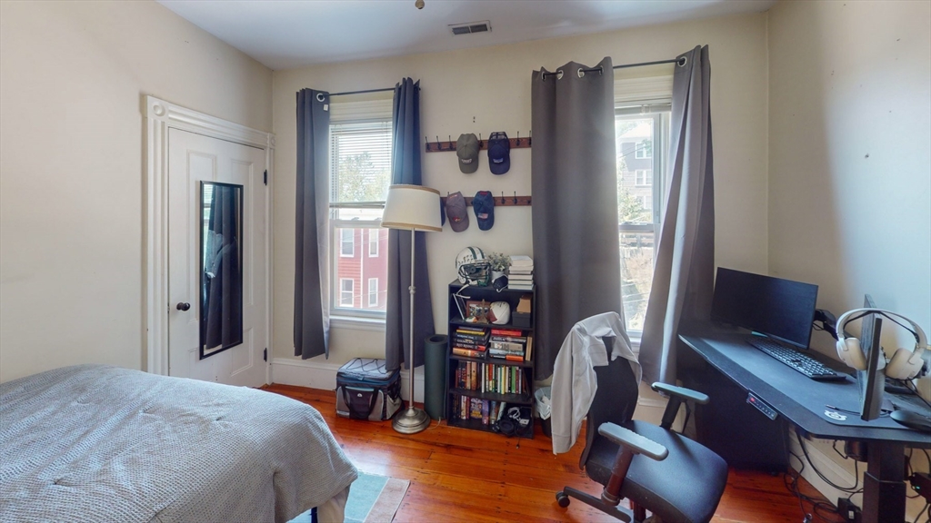 399 E 7th St # 3