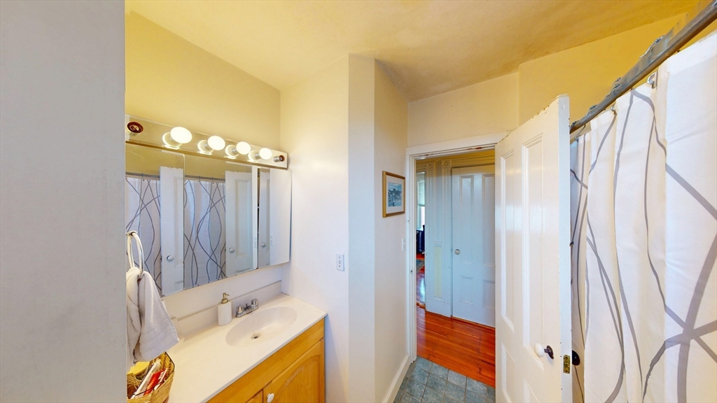399 E 7th St # 3