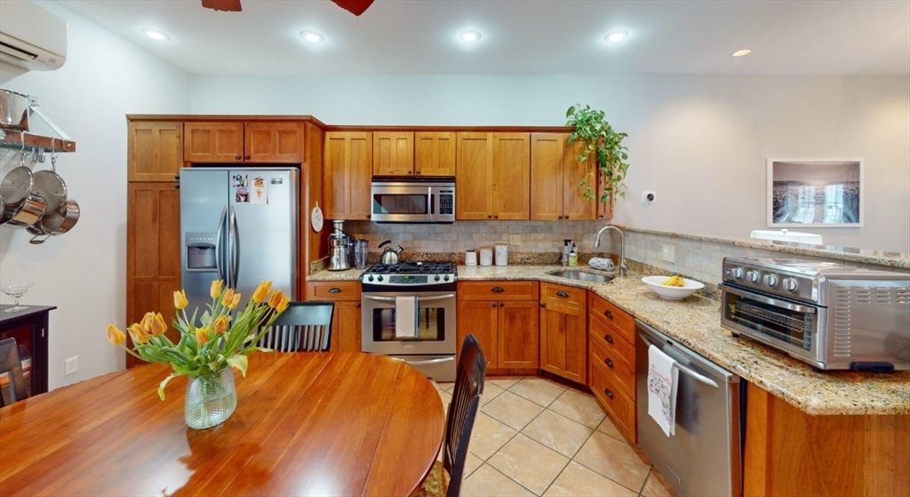 4 Kemble Pl Unit: SFR