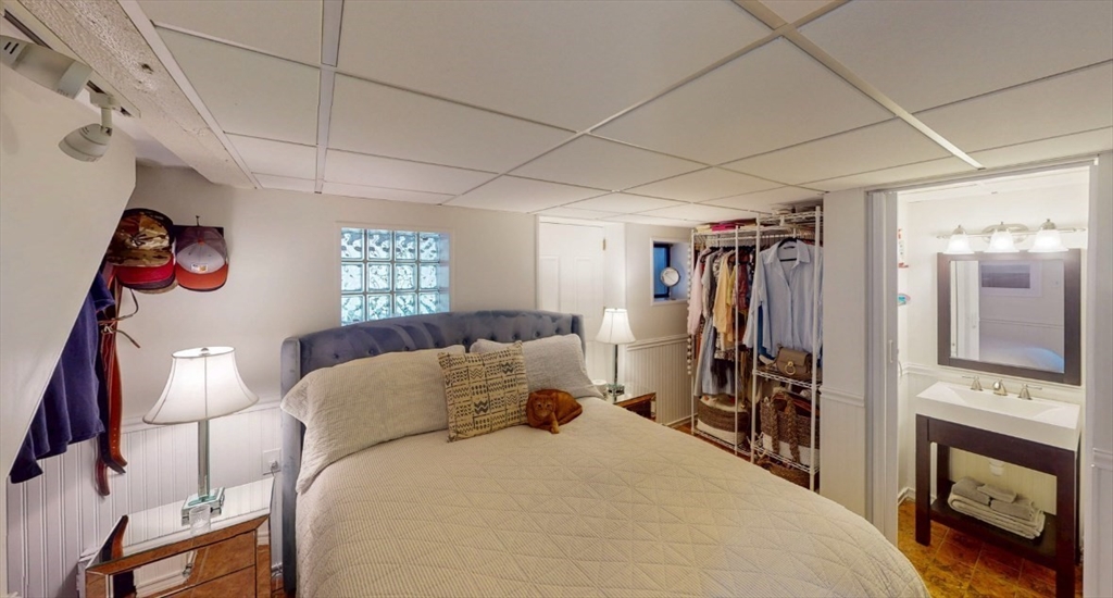 4 Kemble Pl Unit: SFR