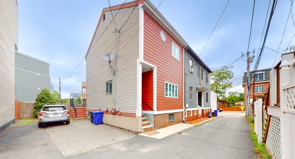 4 Kemble Pl Unit: SFR