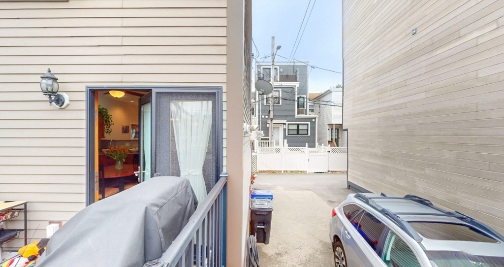 4 Kemble Pl Unit: SFR