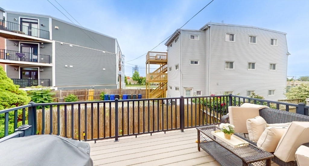 4 Kemble Pl Unit: SFR
