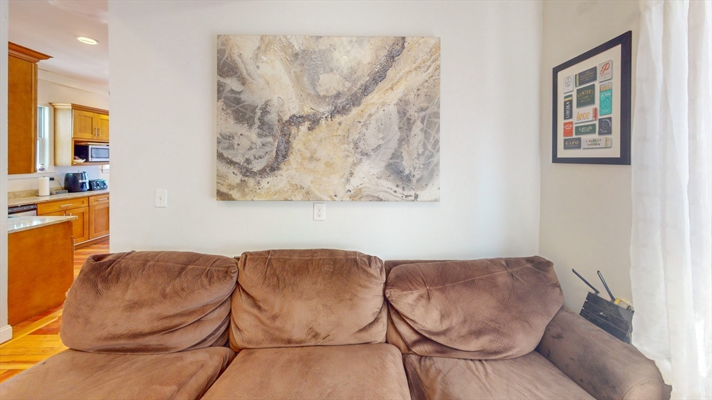 16 Carpenter St # 2