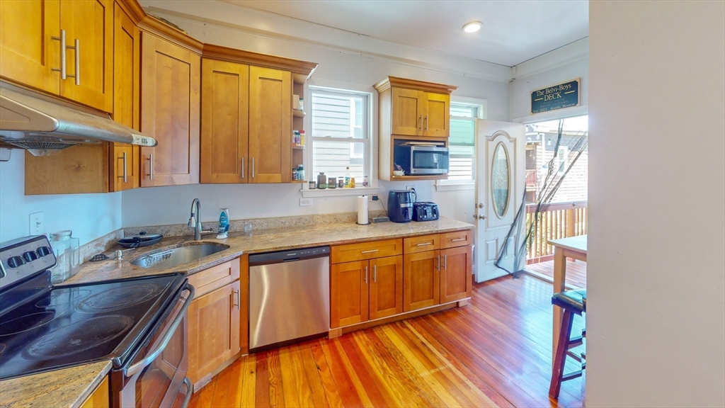 16 Carpenter St # 2