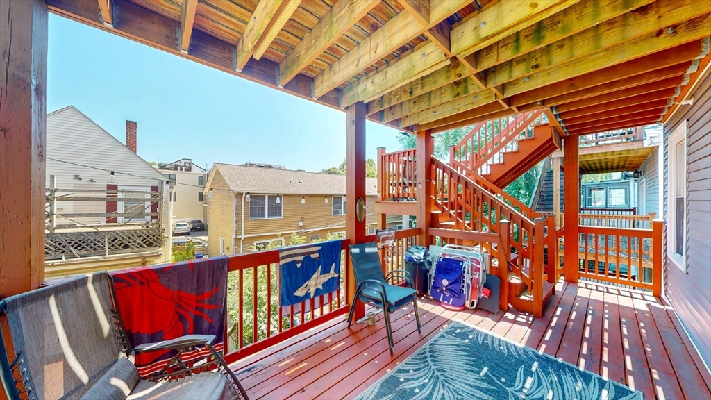 16 Carpenter St # 2