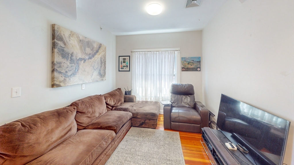 16 Carpenter St # 2