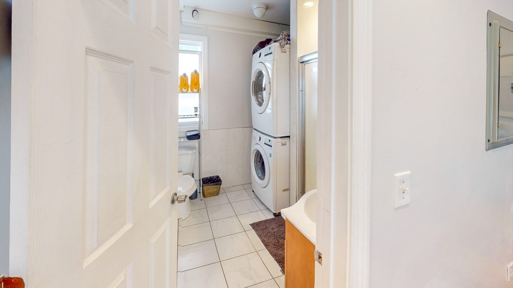 16 Carpenter St # 2