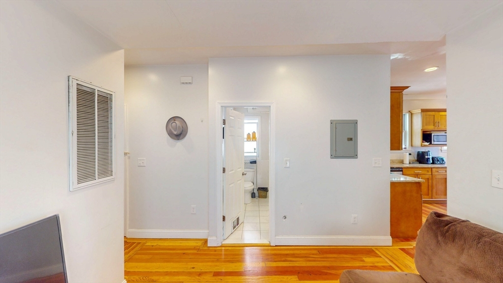 16 Carpenter St # 2