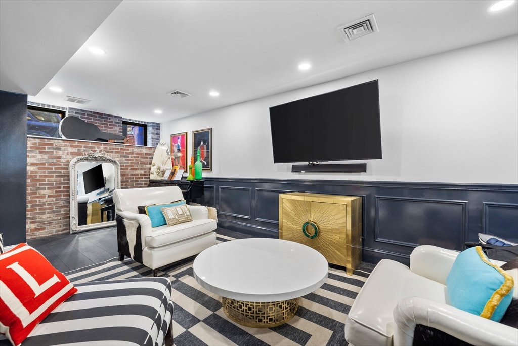 11 Beckler Ave Unit: SFR