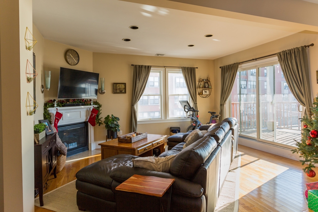 467 East 8th St # 2