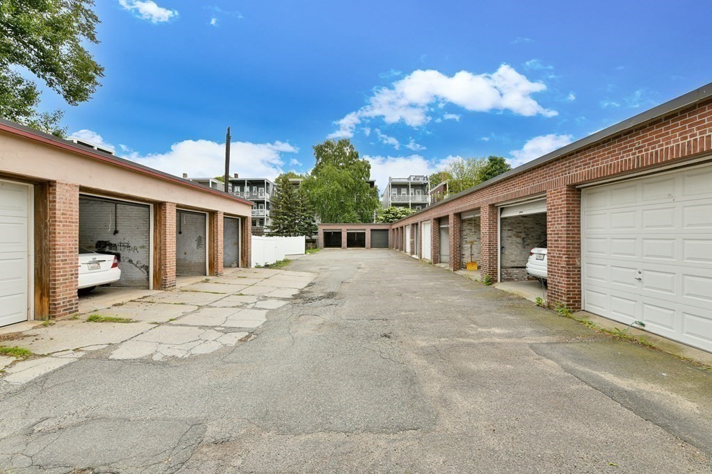 404R K St