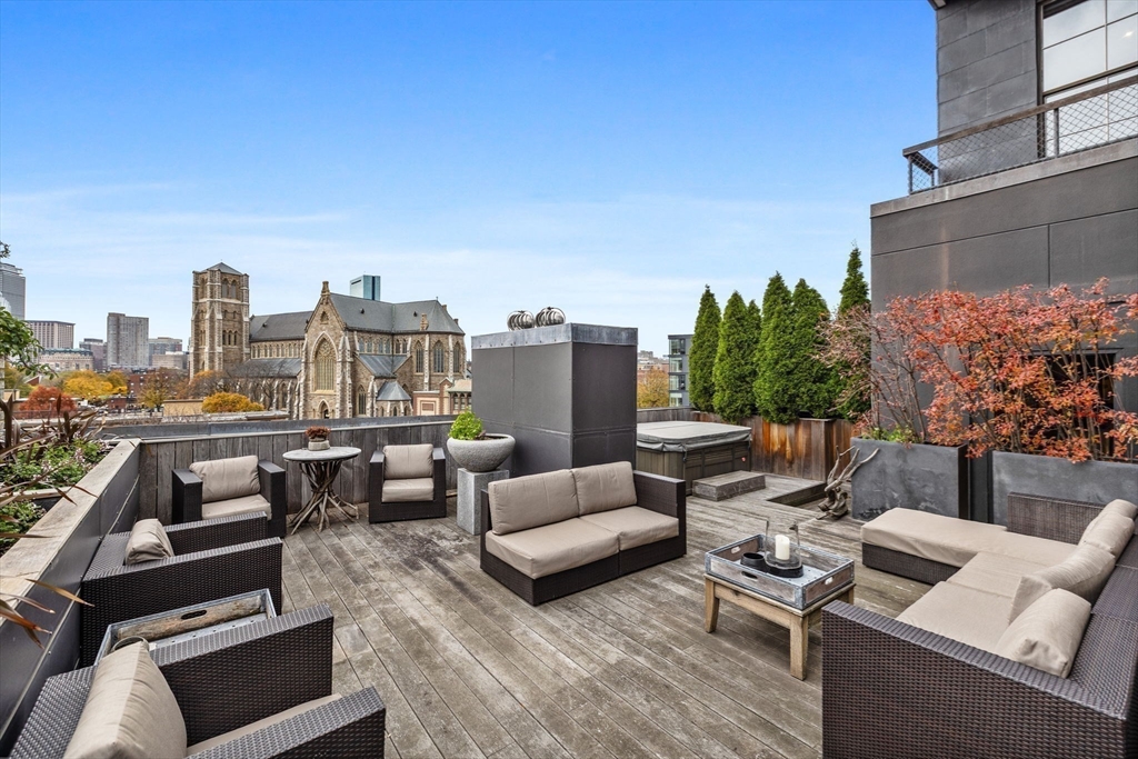 27 Wareham St Unit: PH6