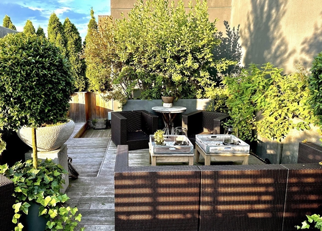 27 Wareham St Unit: PH6