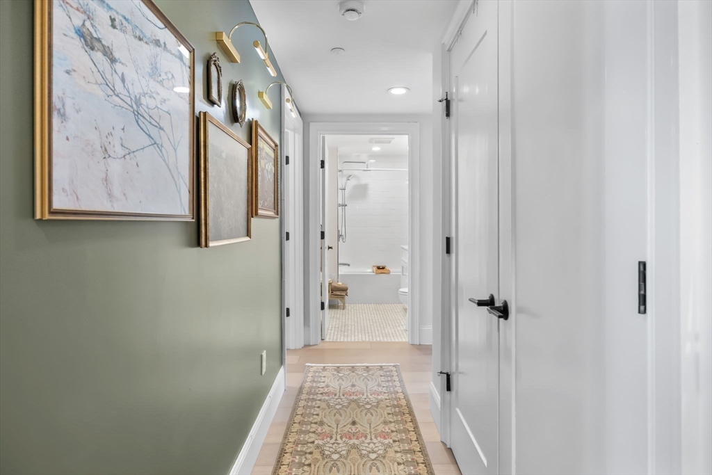 258-260 W 3rd St # 1