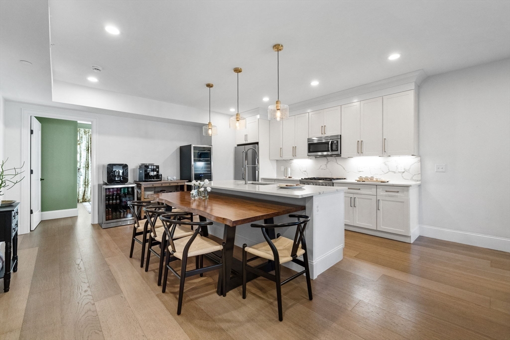 258-260 W 3rd St # 1