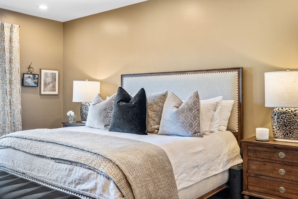 258-260 W 3rd St # 1