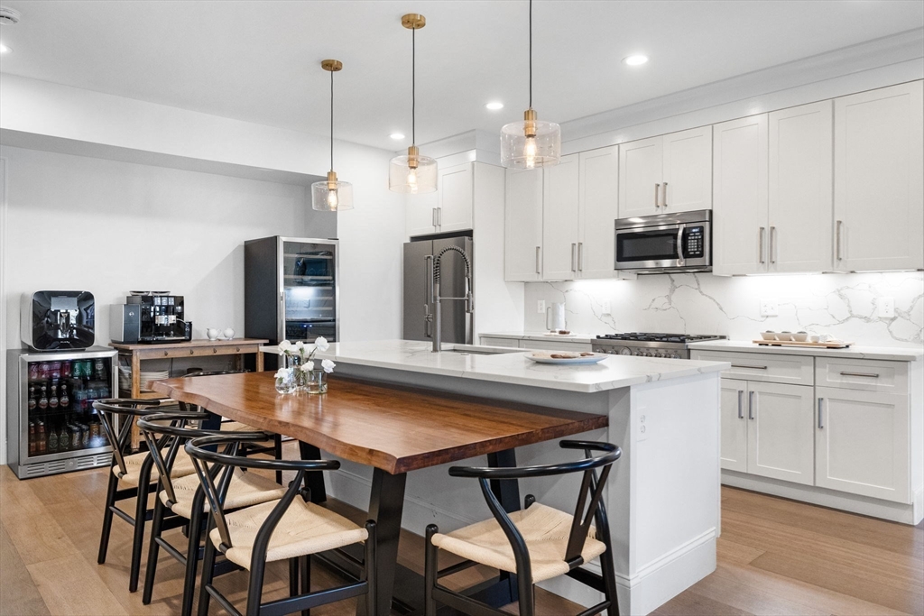 258-260 W 3rd St # 1