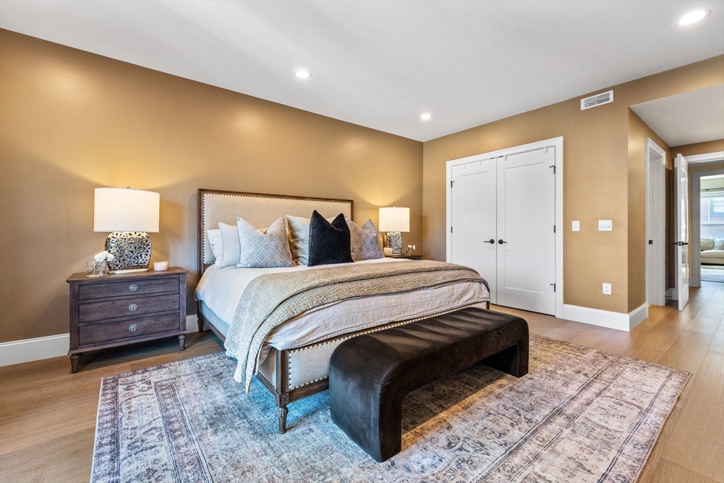 258-260 W 3rd St # 1